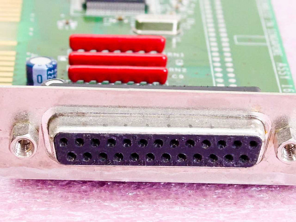 Adaptec AVA-1505AE/AI SCSI controller card – close-up of DB25 external SCSI connector on bracket with red jumper blocks visible