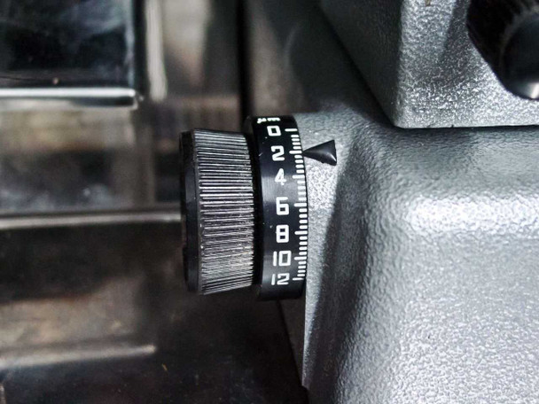 Bright 5030-RR8 microtome section thickness dial close-up showing graduated 0–20 scale with knurled adjustment knob