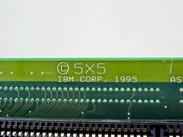 IBM 06H9086 riser card – close-up of PCB edge showing copyright mark, IBM Corp. 1995 date, and board designation