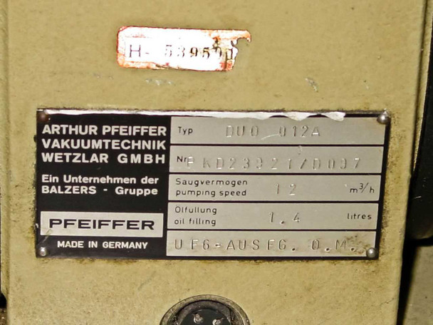Pfeiffer Duo 012A rating plate showing Arthur Pfeiffer Vakuumtechnik Wetzlar GmbH, Balzers-Gruppe, pumping speed 12 m³/h, oil fill 1.4 litres, Made in Germany