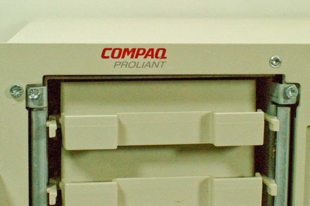 Compaq Proliant / Series 4000 Rackmount Server P-133 MHz, 5 Bays
