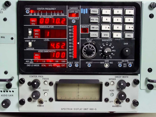 Microdyne 1400-MR center-right panel detail showing RF frequency display reading 10.2 MHz, demodulator level 4.62, video bandwidth 100, numeric keypad, and Spectrum Display Unit 1461-5