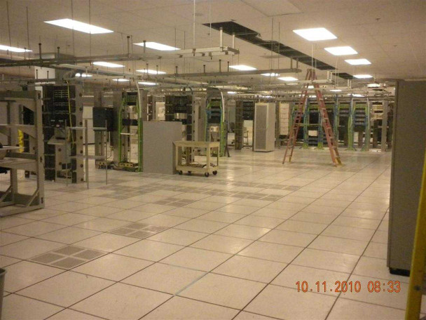Computer Room 8000 SF Raised Data Center Flooring Tiles w/Liebert System