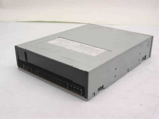 Toshiba SD-M1712 DVD-ROM drive – rear view showing 40-pin IDE connector, power connector, and jumper block