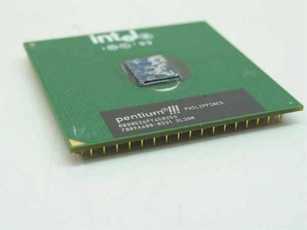 Intel Pentium III SL3NM RB80526PY650256 – angled top/side view showing Pentium III label and processor markings