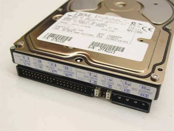 IBM Deskstar DPTA-371020 side and connector view showing 40-pin ATA/IDE data connector and 4-pin power connector with jumper block