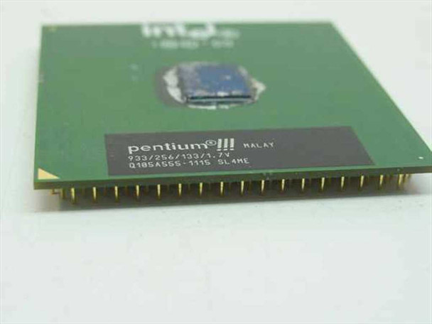 Intel Pentium III SL4ME 933MHz CPU — angled side view showing processor label with markings 933/256/133/1.7V and SL4ME S-spec