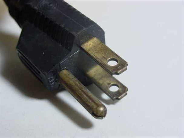 Thermolyne SP47235 power cord plug — standard NEMA 5-15P 3-prong plug showing oxidation on prongs