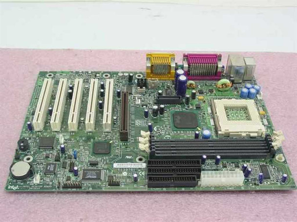 Intel D815EEA PGA370 motherboard top-down view showing Socket 370 CPU socket, three SDRAM DIMM slots, PCI expansion slots, and Intel 815 chipset ICs