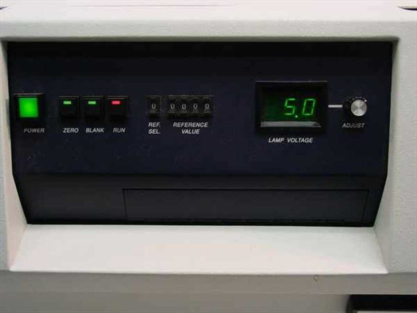 Dynatech Fluorolite 1000 – control panel close-up with green Power LED lit, mode buttons, and Lamp Voltage display reading 5.0