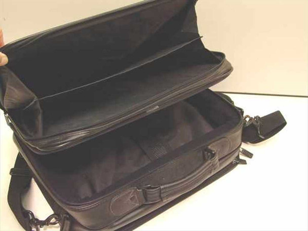 Targus laptop case fully open – both main compartment and front organizer section open simultaneously