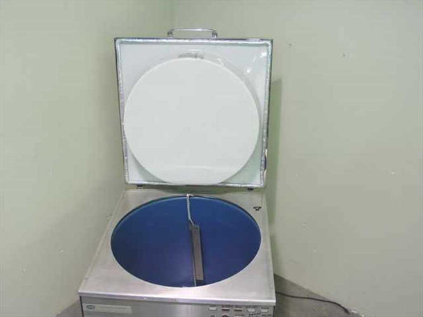 Union Carbide LR-310 – top lid open showing circular white insulating lid insert and blue interior cryogenic chamber below