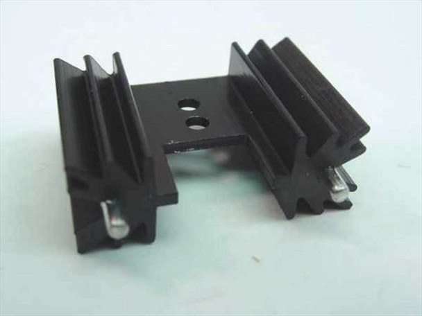 Aavid black TO-220 heat sink – front view showing fin array, two mounting holes, and PCB pins