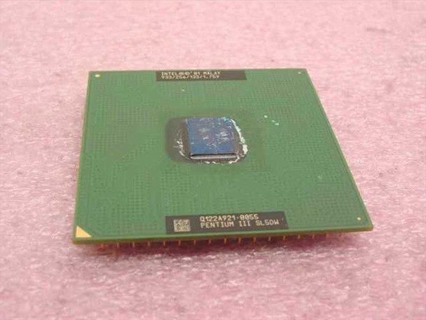 Intel Pentium III SL5DW 933MHz FC-PGA CPU — top view showing integrated heat spreader and printed specs label reading 933/256/133/1.75V