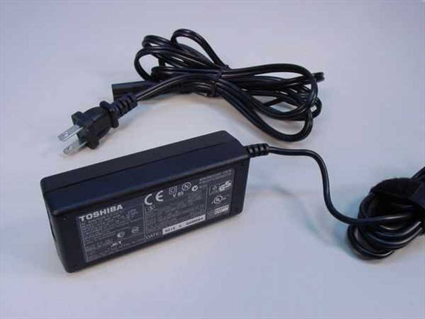 Toshiba PA3153U-1ACA AC Adaptor 15VDC 3A Barrel Plug Universal
