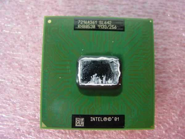 Intel Mobile Celeron 1.13GHz SL642 Micro-FCPGA CPU – top view showing Intel logo, sSpec SL642, and RH80530 1133/256 markings