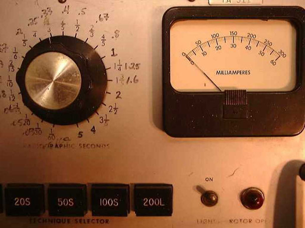 Keleket JD-AS console close-up — Milliamperes analog meter (0–300 mA), Radiographic Seconds rotary knob, Technique Selector (20S, 50S, 100S, 200L) and On/Rotor indicator