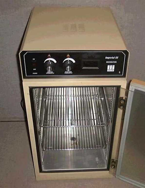 Lab-Line Instruments Imperial III Incubator, 2.6 CF. Interior 13wx17dx20h, 2 wire sh