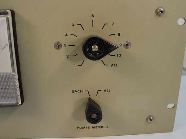 Varian 921-0014 front panel right-side close-up showing pump selector knob (positions 1–10 and ALL) and Pumps Metered switch (EACH / ALL)