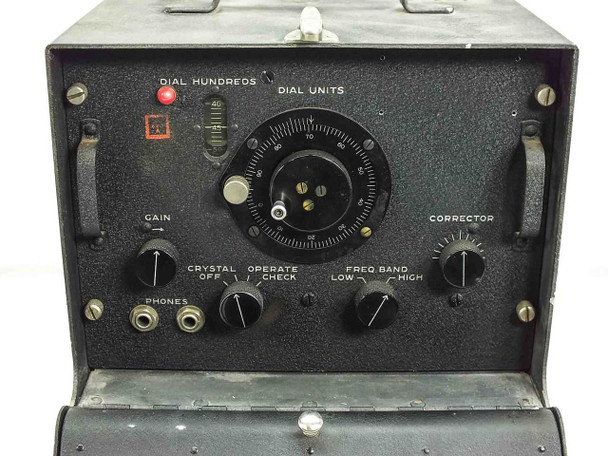 Philco BC-221-N Vintage Radio Frequency Meter with Calibration Book MC-177-N