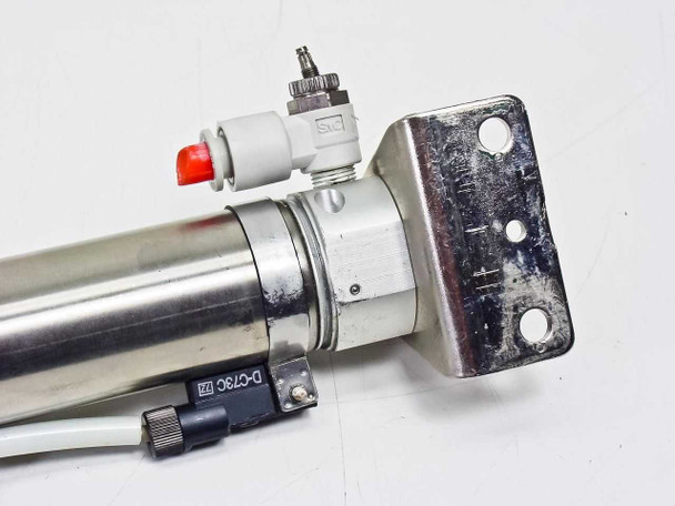 SMC CDM2L32-750A-C73C opposite end cap showing D-C73C sensor, speed controller, and stainless foot bracket