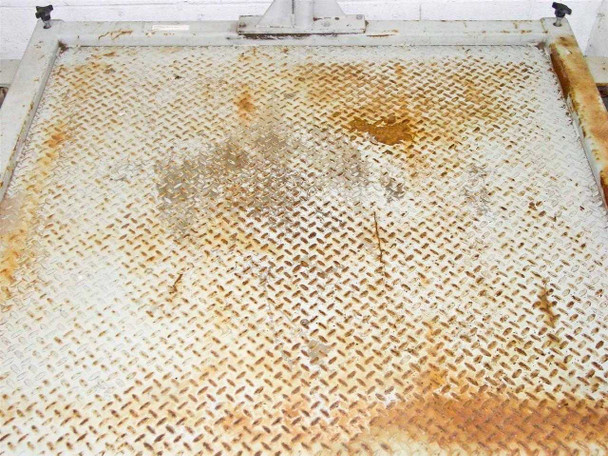 Cambridge Scale Works 670-P1 – overhead close-up of diamond-plate deck surface showing heavy rust, surface staining, and general oxidation