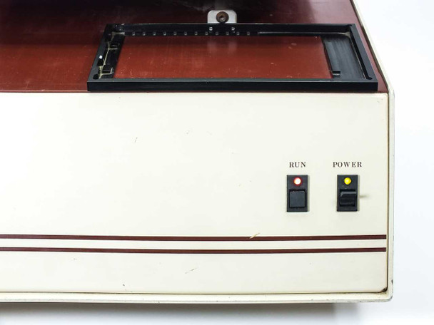 API UniScept Plus Autoreader – right-side front panel close-up showing RUN (red) and POWER (yellow) illuminated indicator toggle switches