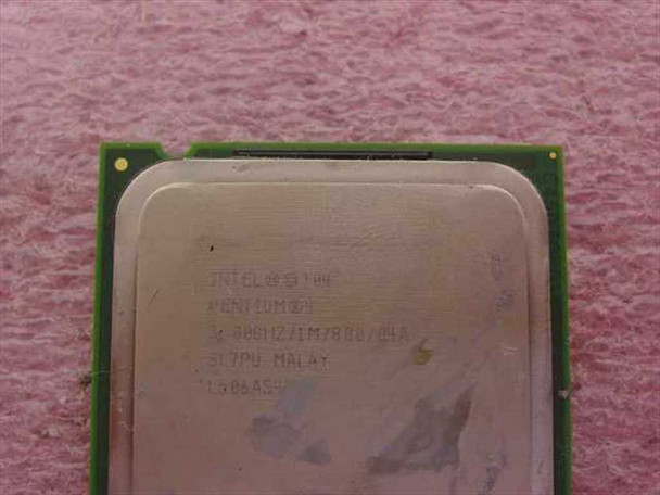 Intel SL7PU Pentium 4 530J Socket 775 CPU — close-up of IHS label showing 3.0GHz/1M/800 markings and SL7PU stepping
