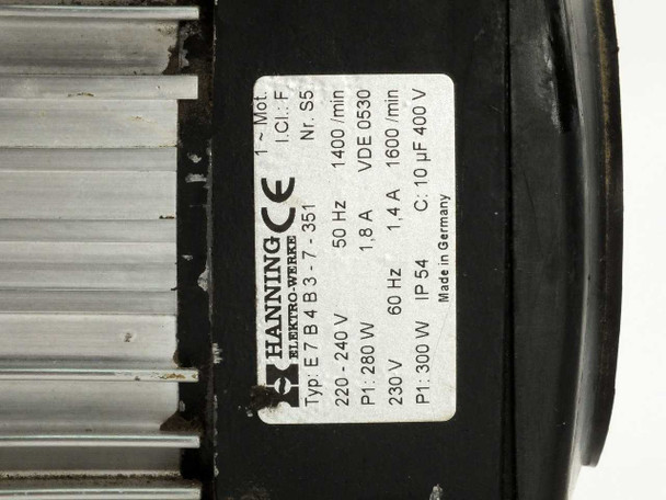 Hanning Elektro-Werke motor rating plate on Leybold Trivac D2.5E showing 220–240V 50Hz 1.8A 280W and 230V 60Hz 1.4A 300W, IP 54, Made in Germany