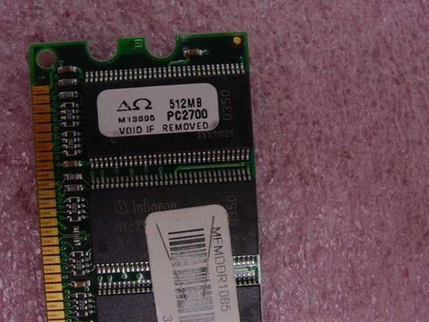 512MB DDR PC2700 DIMM label close-up showing M13895 part number, PC2700 spec, and Infineon MEMDDRI085 chip label