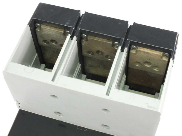 Siemens HMX3B600 top terminal view showing three copper bus bar connection pads inside white enclosure frame