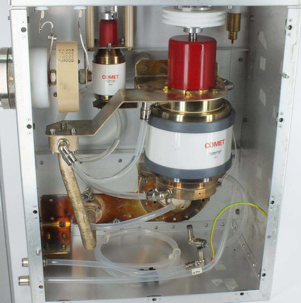 Aurion B-MBT-48 interior view showing Comet CVHI-2500AW variable capacitor, CVBA-500BC fixed capacitor, RF tuning network, and water cooling tubing