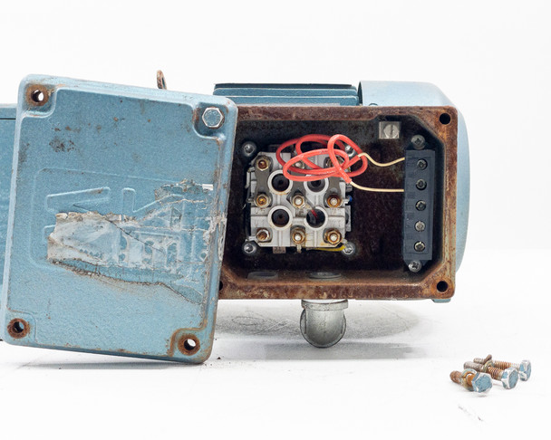 SEW-EURODRIVE R27DT71D4TH – junction box open showing internal terminal block with red lead wires and mounting screws removed