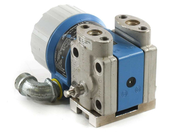 Endress+Hauser PMD55 – left-side view showing blue transmitter body, stainless process manifold, and conduit entry fitting