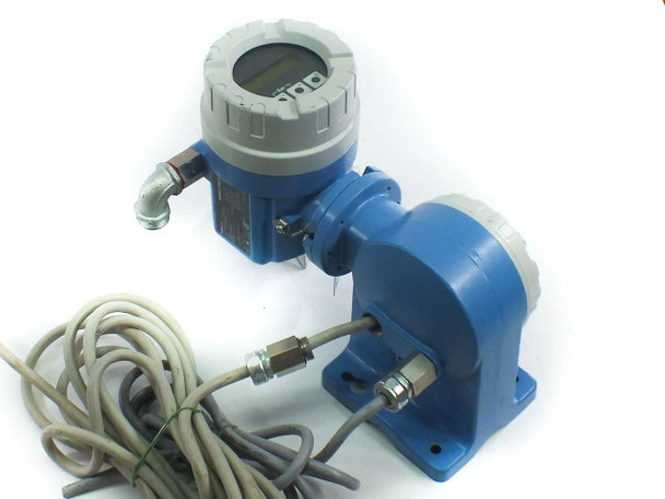 Endress+Hauser Promag 10 electromagnetic flowmeter transmitter head and Promag W sensor with connecting cable – three-quarter front view