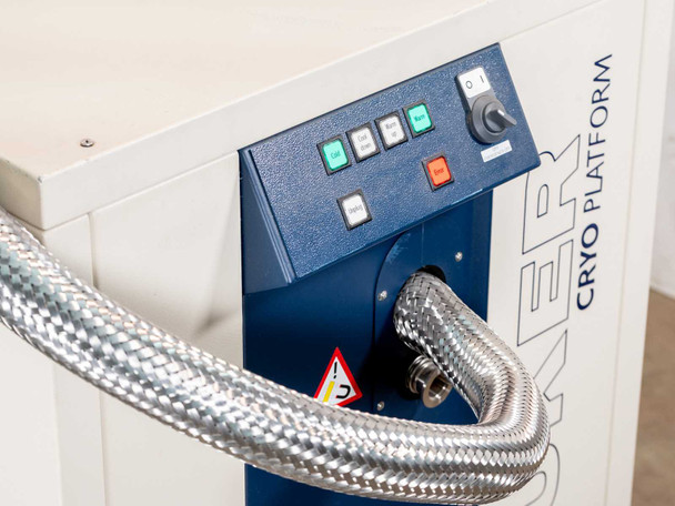 Bruker Cryo Platform Z49290 ECL 02 – front control panel close-up showing LED indicators labeled Cool, Run, Fault, and rotary switch with transfer line below