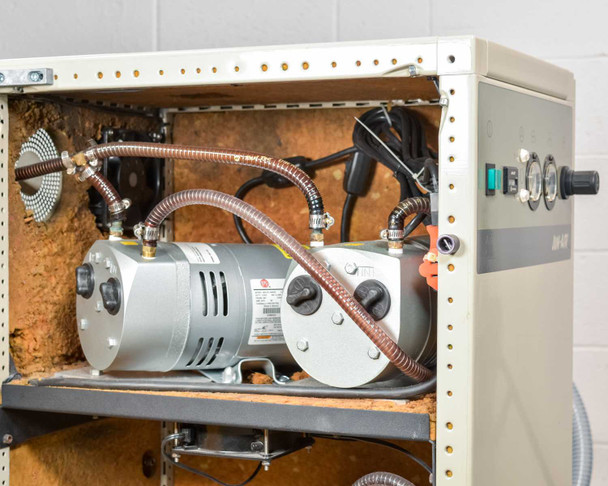 Jun-Air 2000-25M – right-side view of cabinet showing smooth panel and caster detail