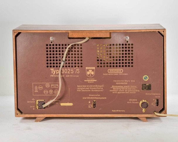 Grundig 3025/S — rear view showing brown phenolic back panel, ventilation holes, Grundig logo, and power cord