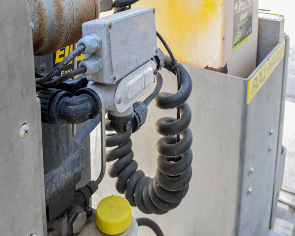 Easy Lift Equipment RCR70048LRCRSP-S – close-up of hydraulic pump assembly, coiled hose, and electrical junction box on mast