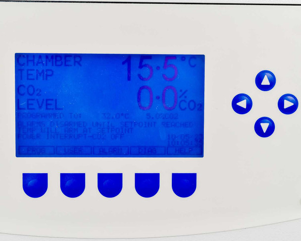 Galaxy 170R LCD display closeup — showing chamber temp 15.5°C and CO2 level 0.0%, alarms disarmed message