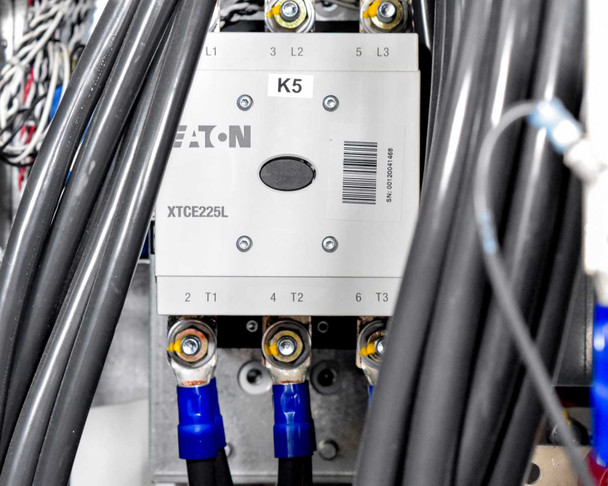 Eaton 9395-275 Eaton XTCE225L contactor K5 labeled with L1 L2 L3 terminal connections