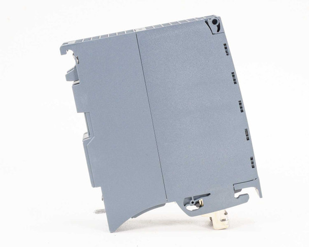 Siemens S7-1500 AQ 8xU/I HS Analog Output Module – right-side profile view showing module housing and DIN rail latch
