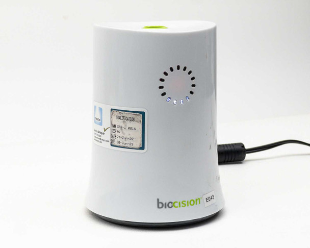 Biocision ThawSTAR CFT2 – three-quarter view showing LED indicator ring partially lit, side asset label, and DC cable routing