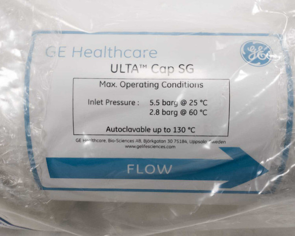 GE Healthcare ULTA Cap SG end cap label showing max operating conditions: 5.5 barg at 25°C, 2.8 barg at 60°C, autoclavable to 130°C, flow direction arrow