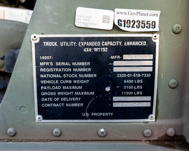 AM General M1152 HMMWV data plate showing NSN 2320-01-518-7332, curb weight 6400 lbs, payload 5100 lbs, gross 11500 lbs