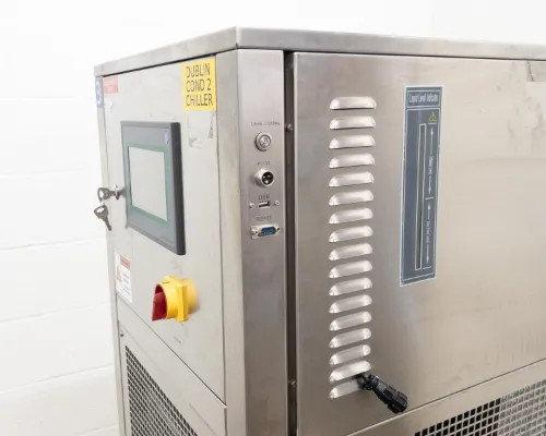 Lneya SUNDI-255 right-side panel view showing touchscreen HMI, USB and VGA ports, key switch, liquid level indicator panel, and drain valve