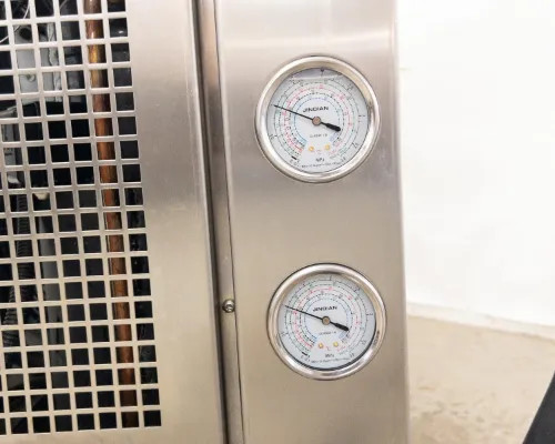 Two Jadvar analog refrigerant pressure gauges (high side and low side) panel-mounted on right side of Lneya Sundi-255