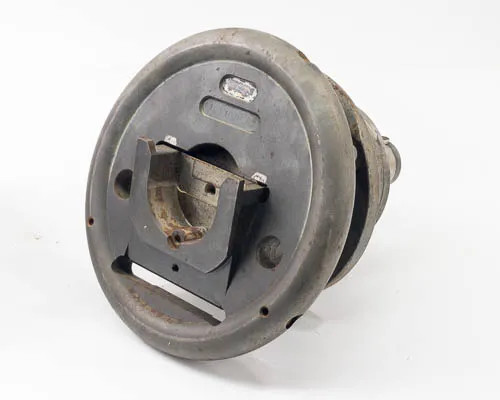 Minply MFO-60 circular safety chuck — front face view showing drive slot mechanism with visible surface rust and wear