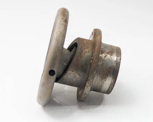 Minply MFO-60 circular safety chuck — opposite flange profile view showing shaft stub and body rust