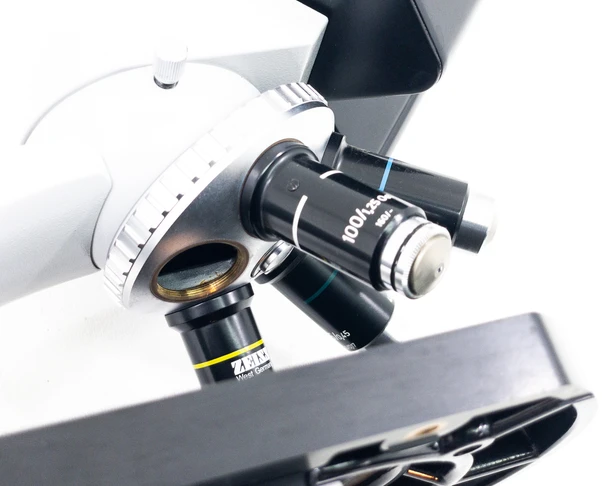 Carl Zeiss 470916-9902/15 Binocular Microscope with Einbau-Trafo, 4 Zeiss Lenses